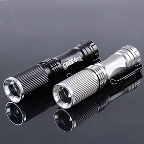 CREE XPE-Q5 600LM Zoomable LED Flashlight