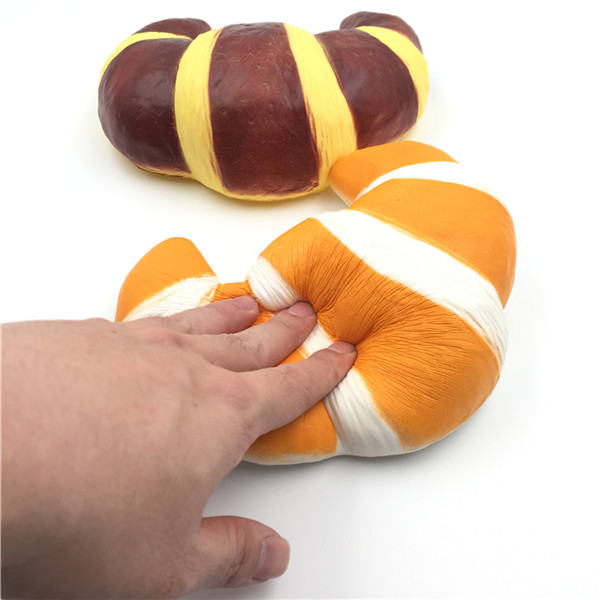 

Squishyfun Jumbo Croissant Squishy Bread Super Slow Rising 18x12cm Squeeze Collection Toy Fun Gift