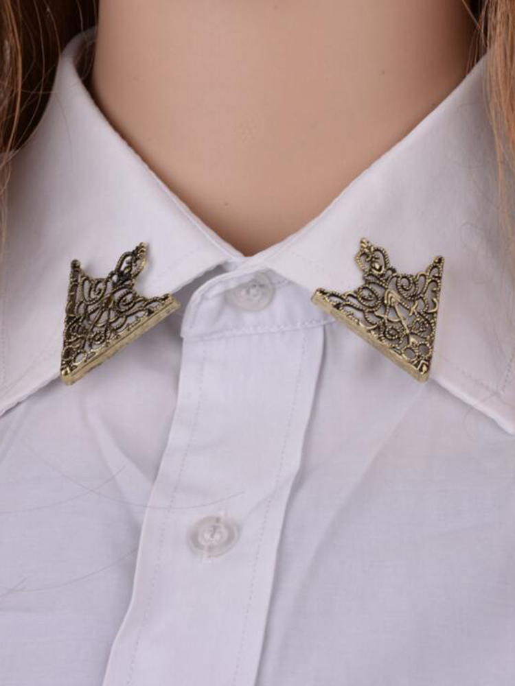 Bilde av Fashion Retro Pattern Triangle Collar Pin Men Women Hollow Crown Collar Pin Badge