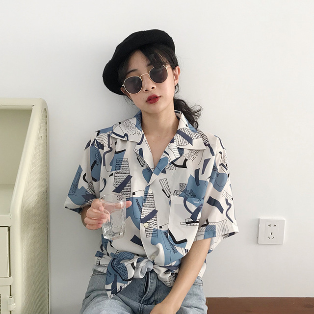 Saison nouvelle chemise lache a manches courtes style geometrique Hong Kong Chic imprime femmes