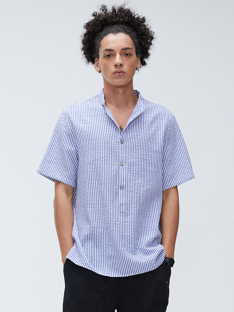 Camisas Henley de manga corta con cuello suelto estampado a rayas de algodón para hombres