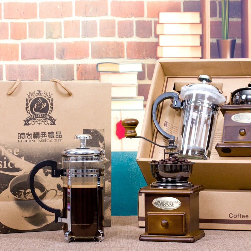 Machine a cafe manuelle avec moulin a cafe en bois et pot de presse a cafe