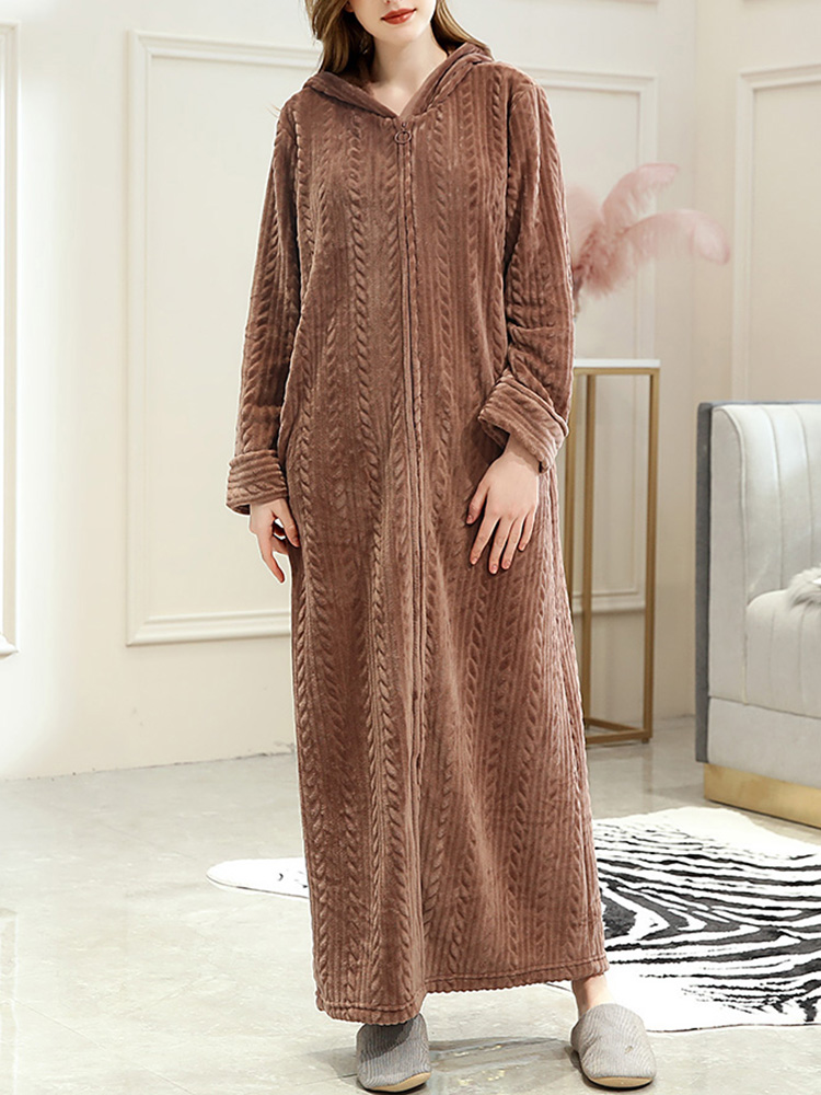 Plus Size Hooded Long Robe Front Reißverschluss Gestreifte Flanelle Pyjama Für Damen