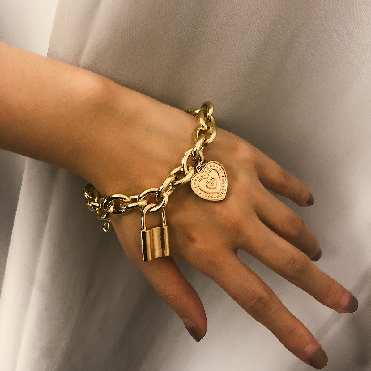 Tendance Lock Big Chain Bracelet en metal dore Collier Lock Lock pour les femmes